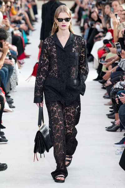 Look 11